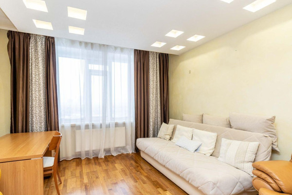 Продам трехкомнатную (3-комн.) квартиру, Университетская ул, 5, Сургут г