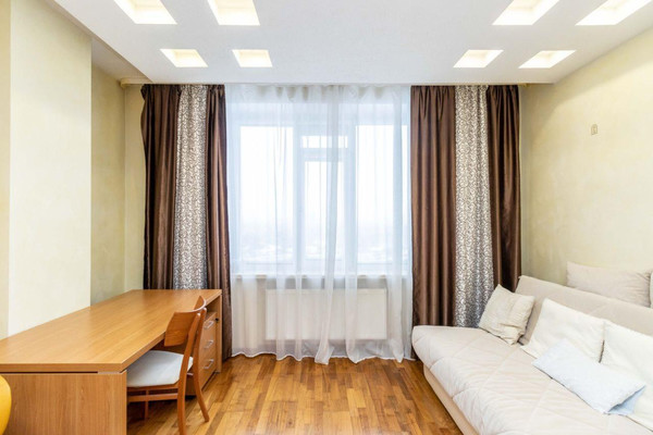 Продам трехкомнатную (3-комн.) квартиру, Университетская ул, 5, Сургут г