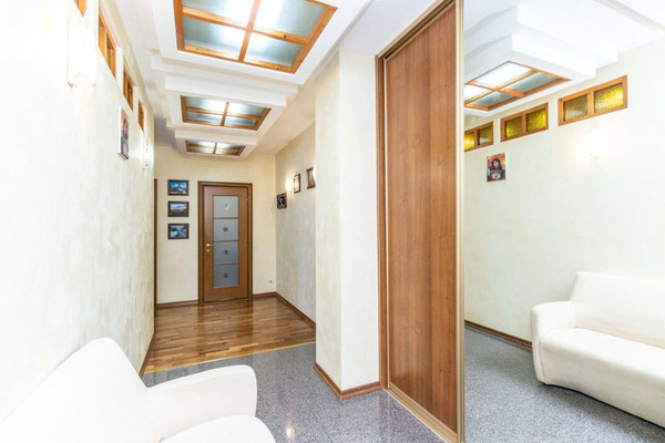 Продам трехкомнатную (3-комн.) квартиру, Университетская ул, 5, Сургут г