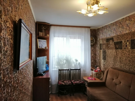 Продам трехкомнатную (3-комн.) квартиру, Радищева ул, 26, Гатчина г