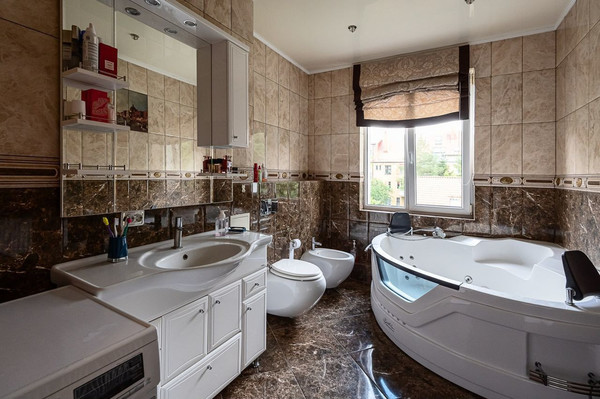 Продам многокомнатную квартиру, Коммунальная ул, 32, Калининград г