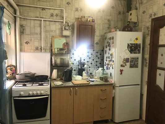 Продам трехкомнатную (3-комн.) квартиру, Комарова ул, 2, Батайск г
