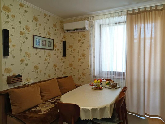 Продам двухкомнатную (2-комн.) квартиру, Крупской ул, 44, Батайск г