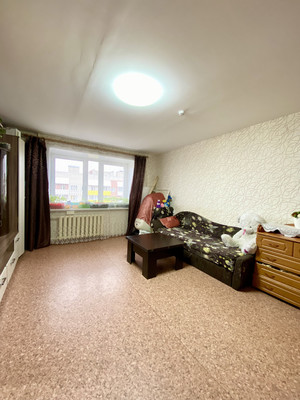 Продам трехкомнатную (3-комн.) квартиру, Зеленина ул, 1, Киров г