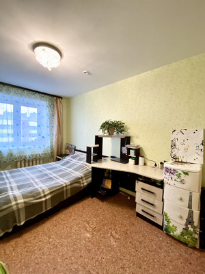 Продам трехкомнатную (3-комн.) квартиру, Зеленина ул, 1, Киров г