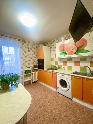 Продам трехкомнатную (3-комн.) квартиру, Зеленина ул, 1, Киров г