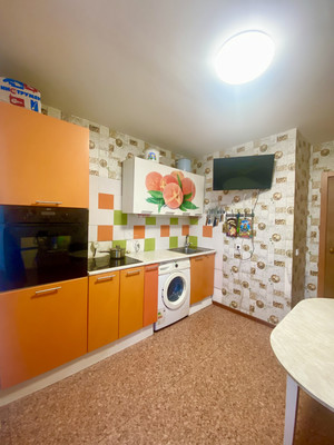 Продам трехкомнатную (3-комн.) квартиру, Зеленина ул, 1, Киров г