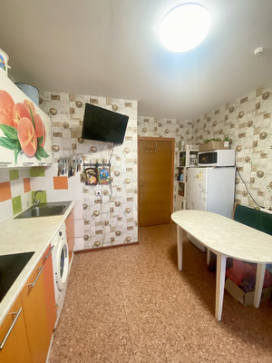 Продам трехкомнатную (3-комн.) квартиру, Зеленина ул, 1, Киров г