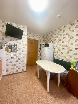 Продам трехкомнатную (3-комн.) квартиру, Зеленина ул, 1, Киров г