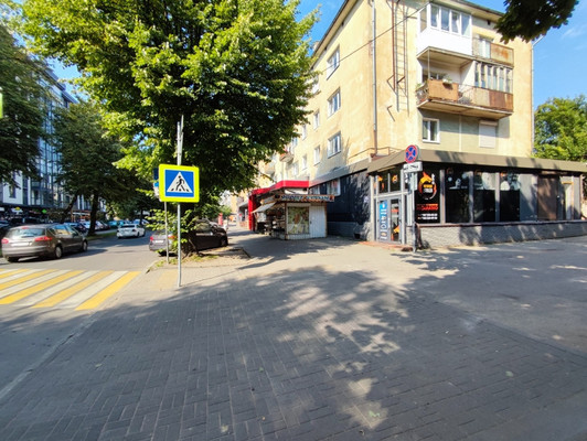 Продам торговое помещение 611,2 м2, Космонавта Леонова ул, 48, Калининград г