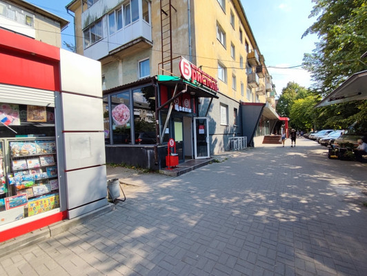 Продам торговое помещение 611,2 м2, Космонавта Леонова ул, 48, Калининград г
