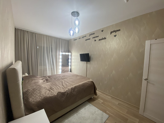 Продам двухкомнатную (2-комн.) квартиру, Строителей ул, 18, Нижневартовск г