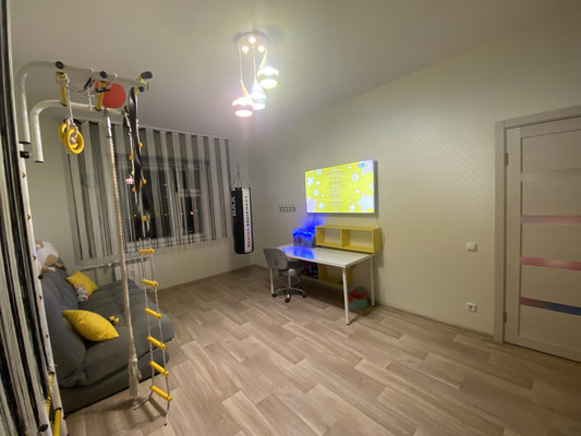 Продам двухкомнатную (2-комн.) квартиру, Строителей ул, 18, Нижневартовск г