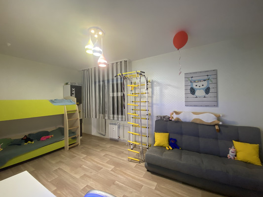 Продам двухкомнатную (2-комн.) квартиру, Строителей ул, 18, Нижневартовск г