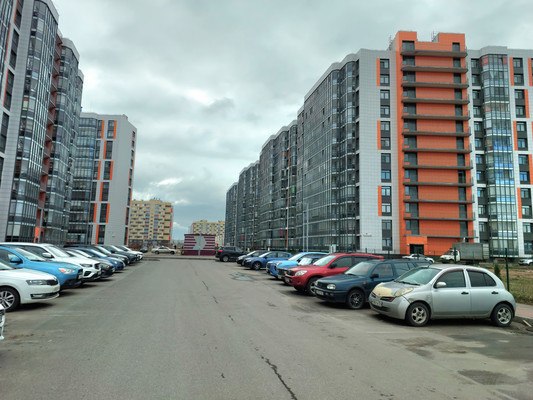 Продам однокомнатную (1-комн.) квартиру, Воронцовский б-р, 11к5, Бугры п