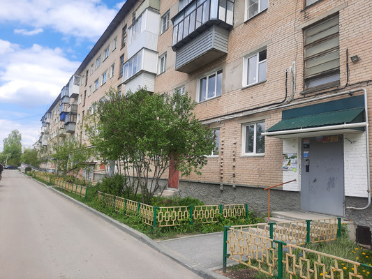 Продам двухкомнатную (2-комн.) квартиру, Автозаводцев пр-кт, 52, Миасс г