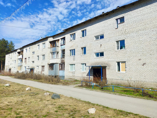 Продам двухкомнатную (2-комн.) квартиру, Строителей ул, 3, Костомукша г