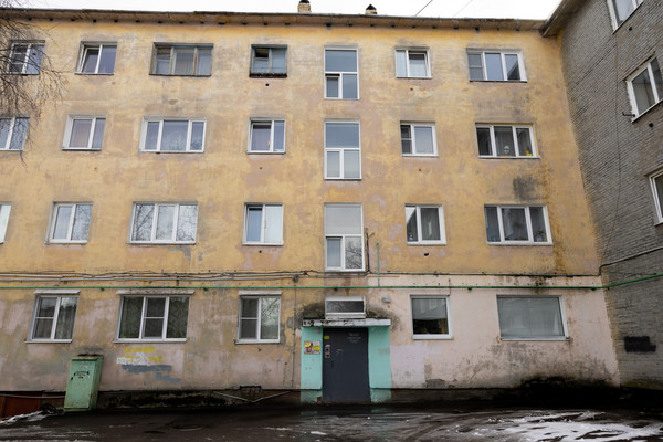 Продам двухкомнатную (2-комн.) квартиру, Защитников Заполярья пр-кт, 38, Кола г