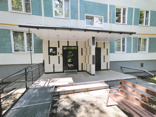 Продам трехкомнатную (3-комн.) квартиру, Дубнинская ул, 20к2, Москва г