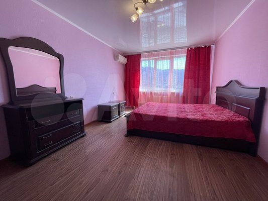 Продам однокомнатную (1-комн.) квартиру, Маршала Жукова ул, 1к3, Геленджик г