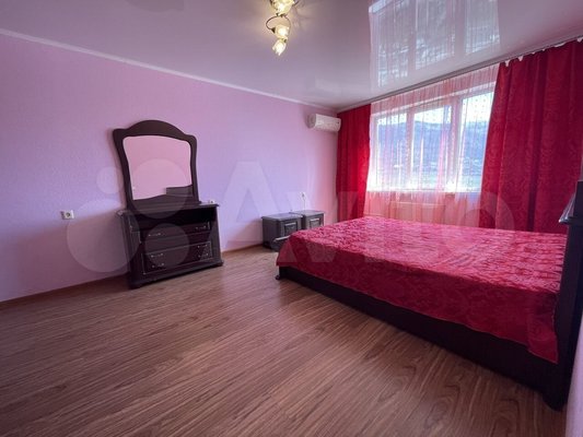 Продам однокомнатную (1-комн.) квартиру, Маршала Жукова ул, 1к3, Геленджик г