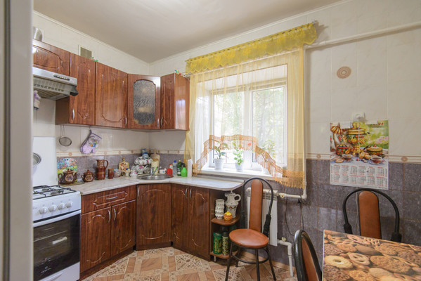 Продам двухкомнатную (2-комн.) квартиру, Курганная ул, 14, Азов г