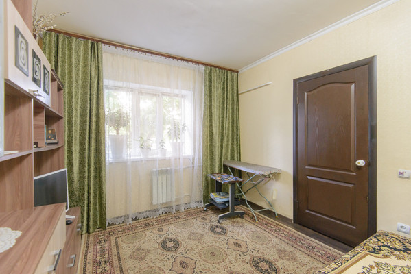 Продам двухкомнатную (2-комн.) квартиру, Курганная ул, 14, Азов г