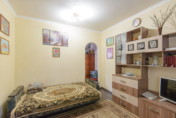 Продам двухкомнатную (2-комн.) квартиру, Курганная ул, 14, Азов г