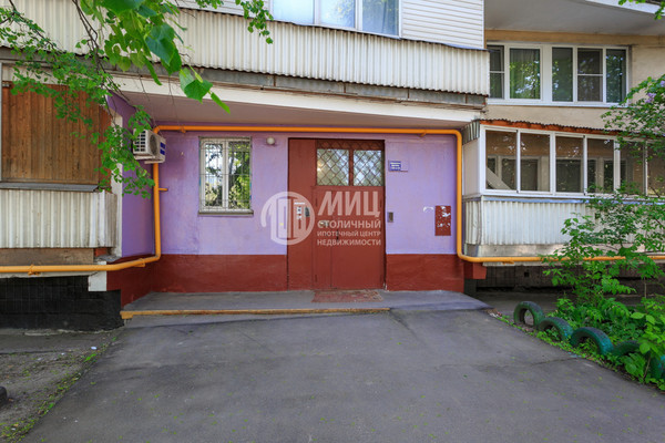 Продам трехкомнатную (3-комн.) квартиру, Домодедовская ул, 24к1, Москва г