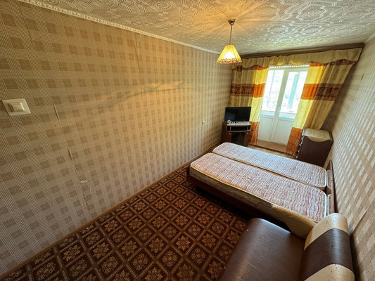 Продам двухкомнатную (2-комн.) квартиру, Строителей ул, 9, Солнечный рп