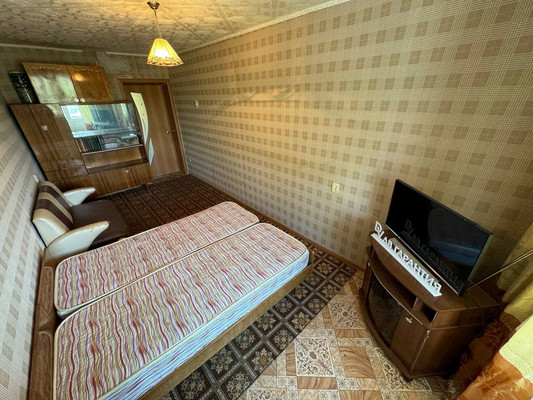 Продам двухкомнатную (2-комн.) квартиру, Строителей ул, 9, Солнечный рп