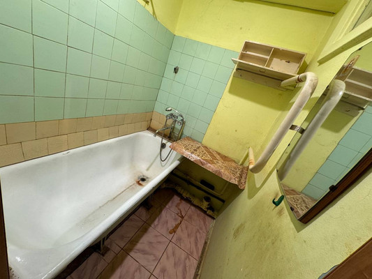 Продам двухкомнатную (2-комн.) квартиру, Строителей ул, 9, Солнечный рп