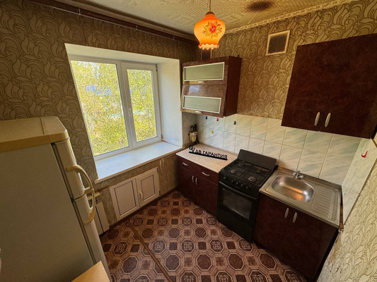 Продам двухкомнатную (2-комн.) квартиру, Строителей ул, 9, Солнечный рп