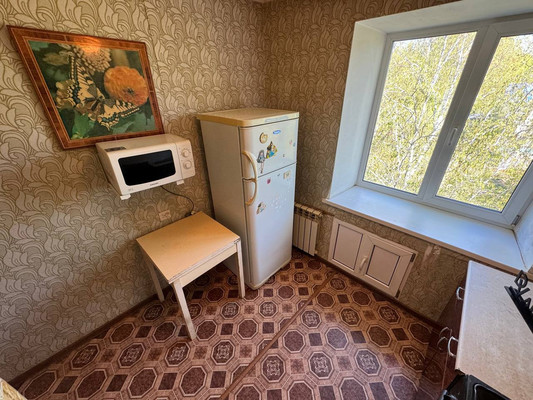 Продам двухкомнатную (2-комн.) квартиру, Строителей ул, 9, Солнечный рп