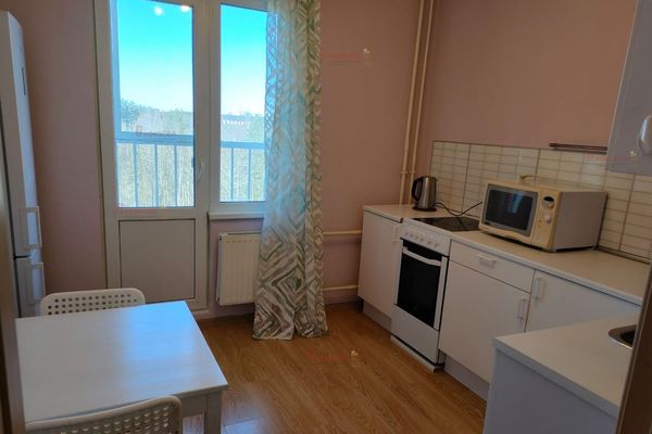 Сдам двухкомнатную (2-комн.) квартиру, Октябрьская ул, 98, Арсеньев г