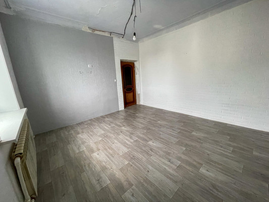 Продам двухкомнатную (2-комн.) квартиру, Заводская ул, 3, Эльбан рп