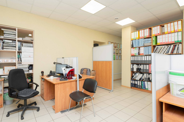Продам торговое помещение 195,7 м2, Героев Стратосферы ул, 13, Воронеж г