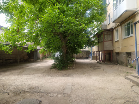 Продам трехкомнатную (3-комн.) квартиру, Студенческая ул, 18, Симферополь г