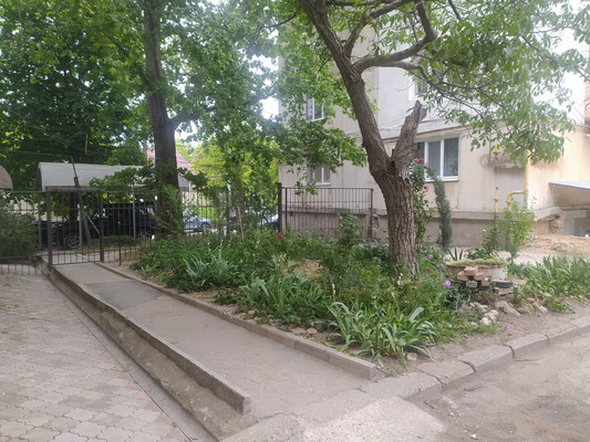 Продам трехкомнатную (3-комн.) квартиру, Студенческая ул, 18, Симферополь г