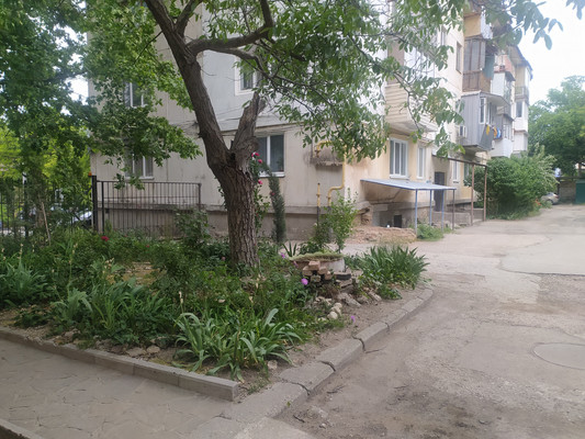 Продам трехкомнатную (3-комн.) квартиру, Студенческая ул, 18, Симферополь г