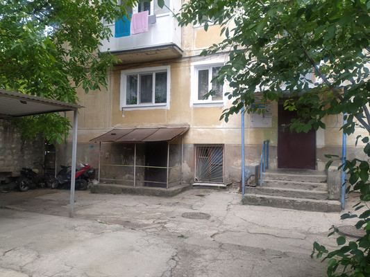 Продам трехкомнатную (3-комн.) квартиру, Студенческая ул, 18, Симферополь г