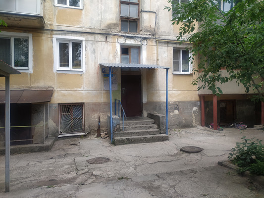 Продам трехкомнатную (3-комн.) квартиру, Студенческая ул, 18, Симферополь г