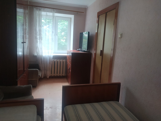 Продам трехкомнатную (3-комн.) квартиру, Студенческая ул, 18, Симферополь г