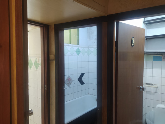 Продам трехкомнатную (3-комн.) квартиру, Студенческая ул, 18, Симферополь г