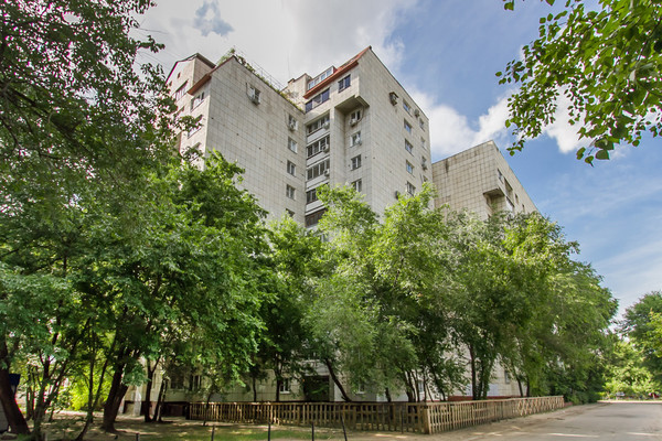 Продам трехкомнатную (3-комн.) квартиру, Спортивная наб, 13, Воронеж г