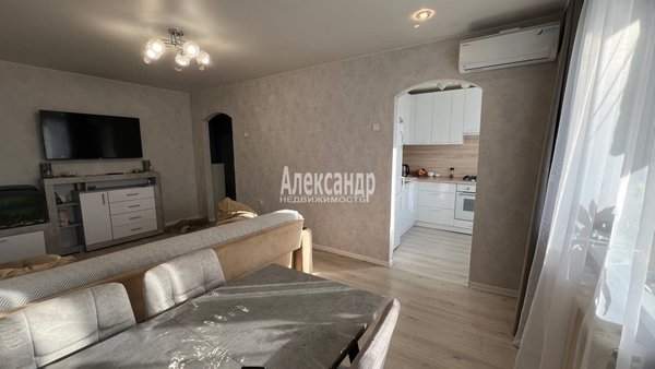 Продам трехкомнатную (3-комн.) квартиру, Судостроительная ул, д. 12, Выборг г