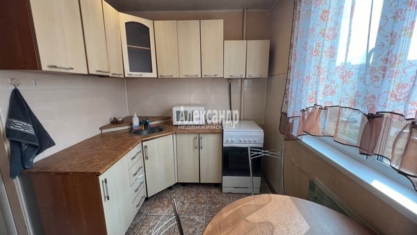 Продам трехкомнатную (3-комн.) квартиру, Лесная ул, д. 7, Светогорск г