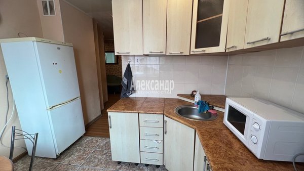 Продам трехкомнатную (3-комн.) квартиру, Лесная ул, д. 7, Светогорск г