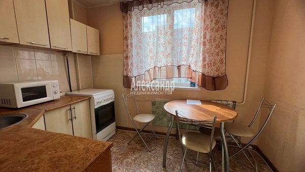 Продам трехкомнатную (3-комн.) квартиру, Лесная ул, д. 7, Светогорск г