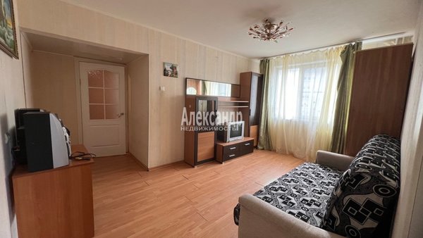 Продам трехкомнатную (3-комн.) квартиру, Лесная ул, д. 7, Светогорск г